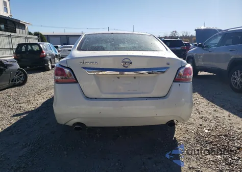 2015 Nissan Altima 2.5 из США, поврежденный, VIN 1N4AL3AP8FN330334